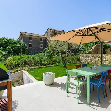 Volare Cantare With 2 Bedroom A Heated Pool And Panoramic View Near Buje, Istra * Momjan