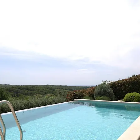 Volare Cantare With 2 Bedroom A Heated Pool And Panoramic View Near Buje, Istra Dom wakacyjny