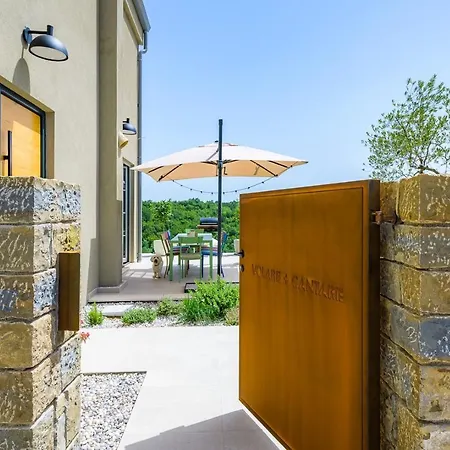 Volare Cantare With 2 Bedroom A Heated Pool And Panoramic View Near Buje, Istra *