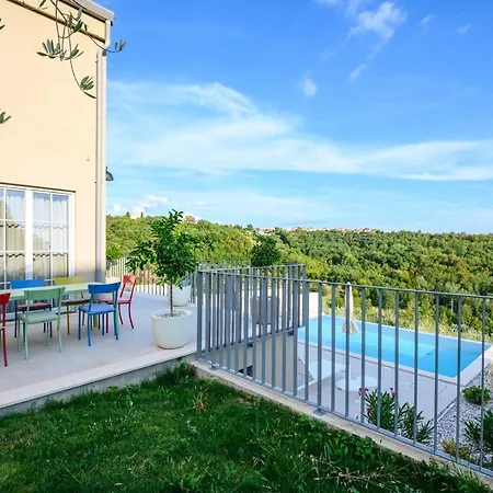 Volare Cantare With 2 Bedroom A Heated Pool And Panoramic View Near Buje, Istra Сasa de vacaciones Momjan