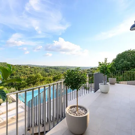 Volare Cantare With 2 Bedroom A Heated Pool And Panoramic View Near Buje, Istra *