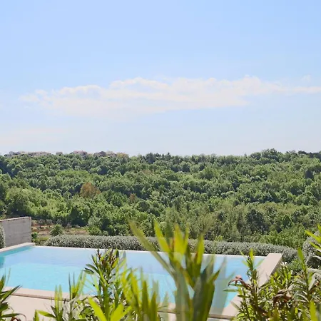 Volare Cantare With 2 Bedroom A Heated Pool And Panoramic View Near Buje, Istra