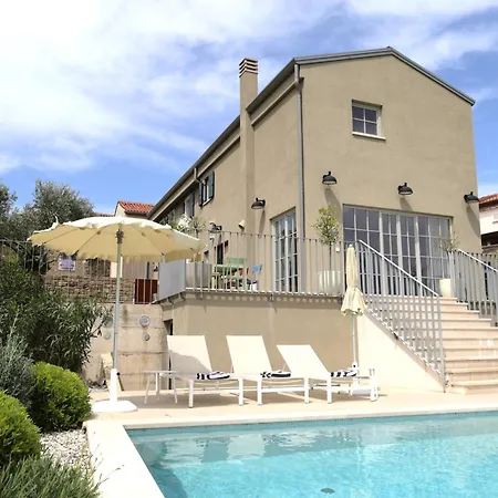 Volare Cantare With 2 Bedroom A Heated Pool And Panoramic View Near Buje, Istra *